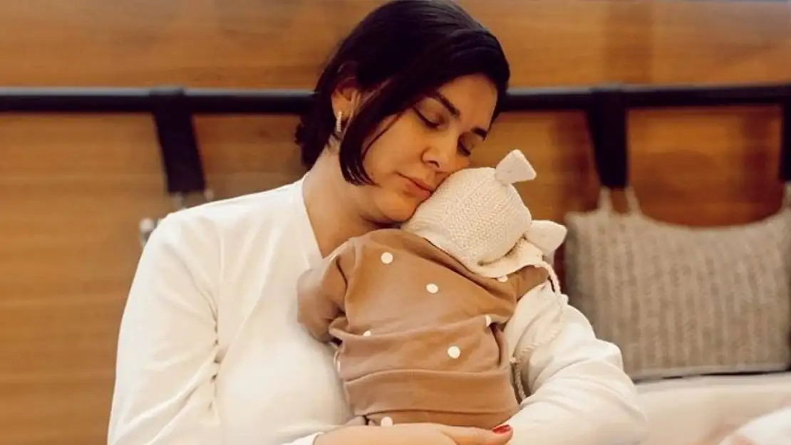 Bergüzar Korel, kızı Leyla'nın son halini paylaştı!
