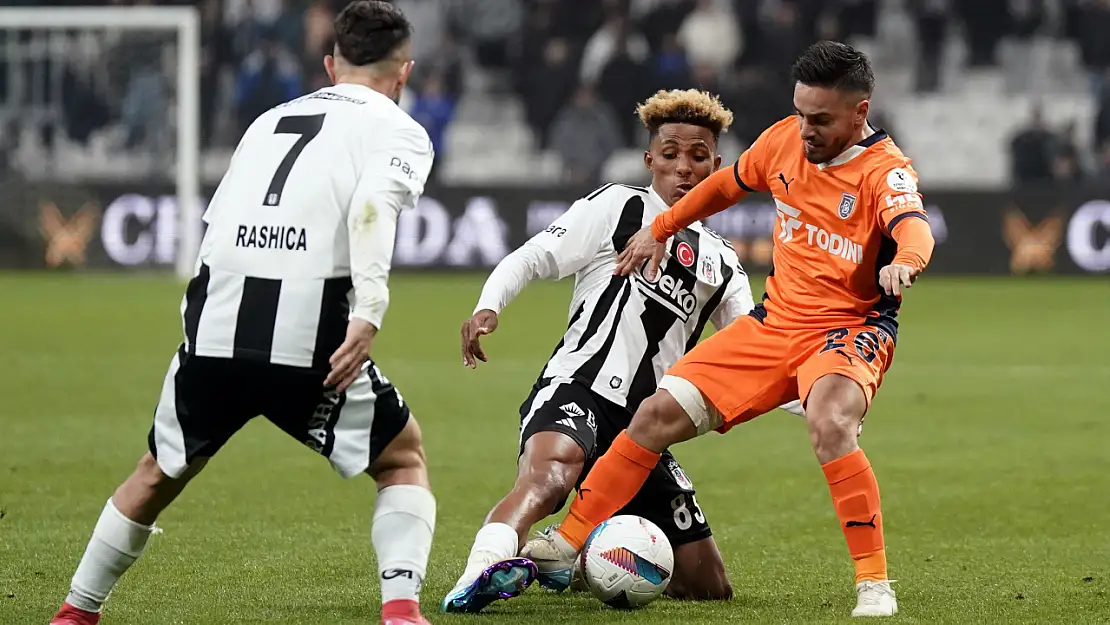 Beşiktaş derbiden sonra galibiyete hasret kaldı! Başakşehir'e 2-0 mağlup oldu