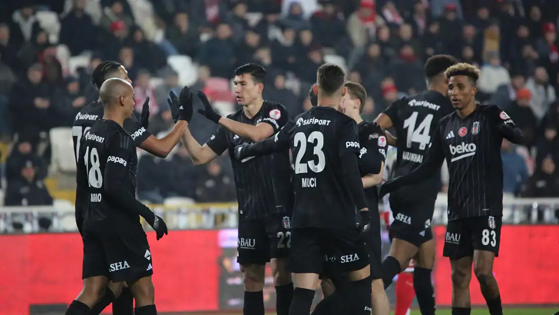 Beşiktaş, Sivasspor karşısında ilk yarıda öne geçti