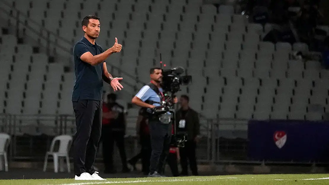 Beşiktaş T.D. Van Bronckhorst'tan transfer açıklaması