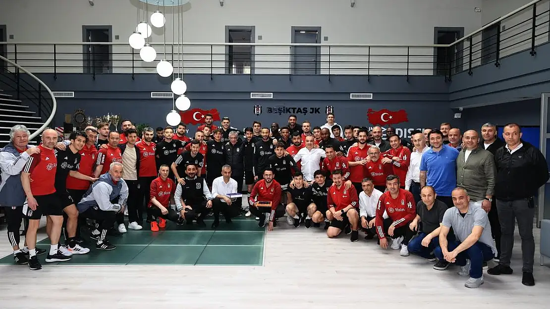 Beşiktaş teknik heyeti ve futbolcular, bayramlaşma töreninde buluştu