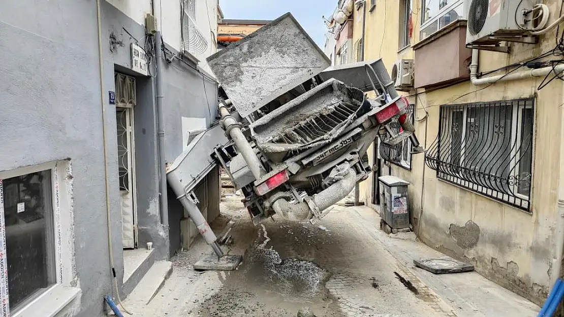 Beton dökme aracı askıda kaldı!