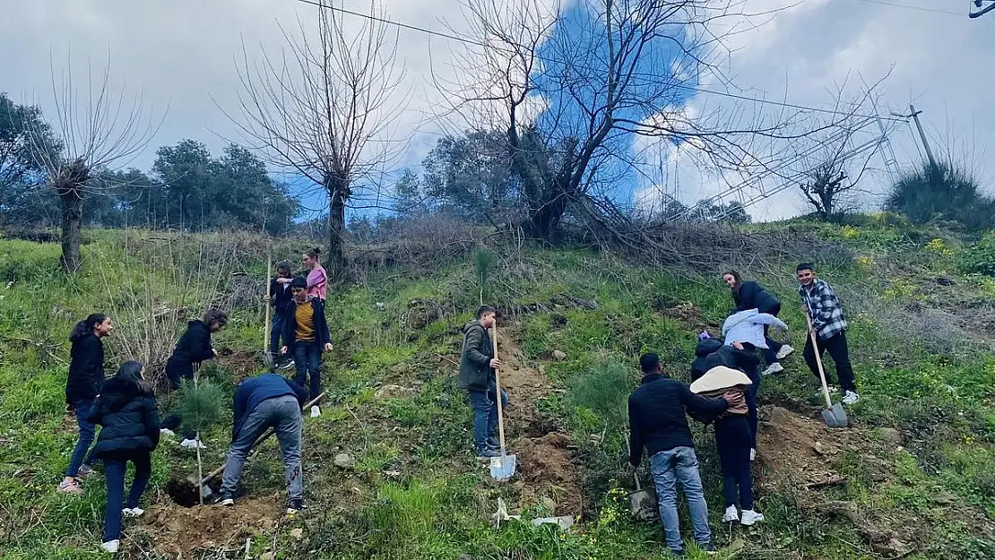 Bıçakçı Bedriye Baykaş Ortaokulu Öğrencileri Ağaç Dikme Etkinliğine Katıldı