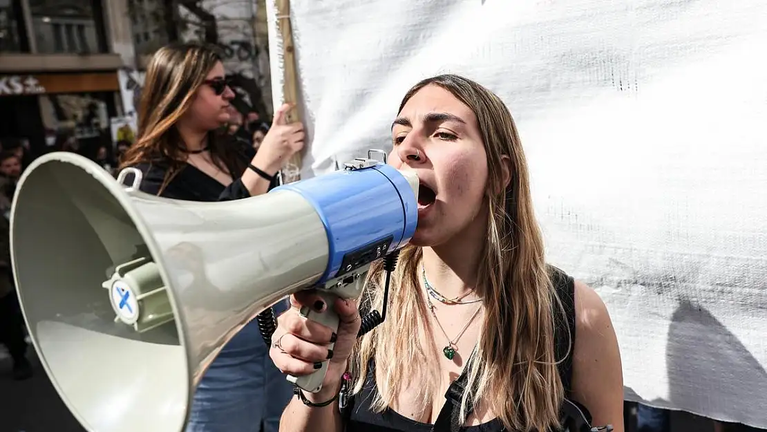 Binlerce kişi sokaklara döküldü! 'özel üniversite' protestosu…