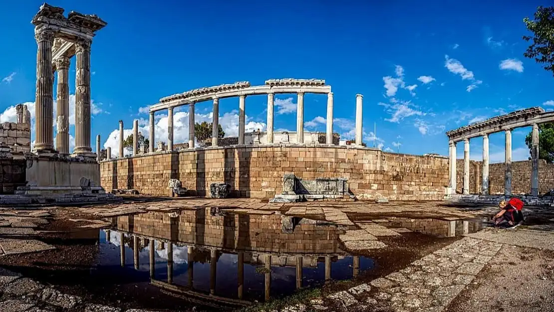 Binlerce yıllık medeniyetin izinde: Asklepion'dan Akropol'e, Bergama Müzesi'nden modern kente uzanan tarih dolu bir yolculuk