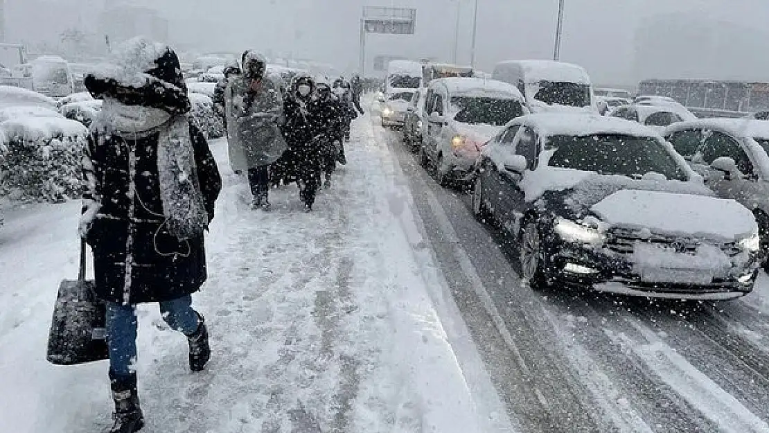 Birçok ilde olumsuz hava koşulları nedeniyle eğitime ara verildi