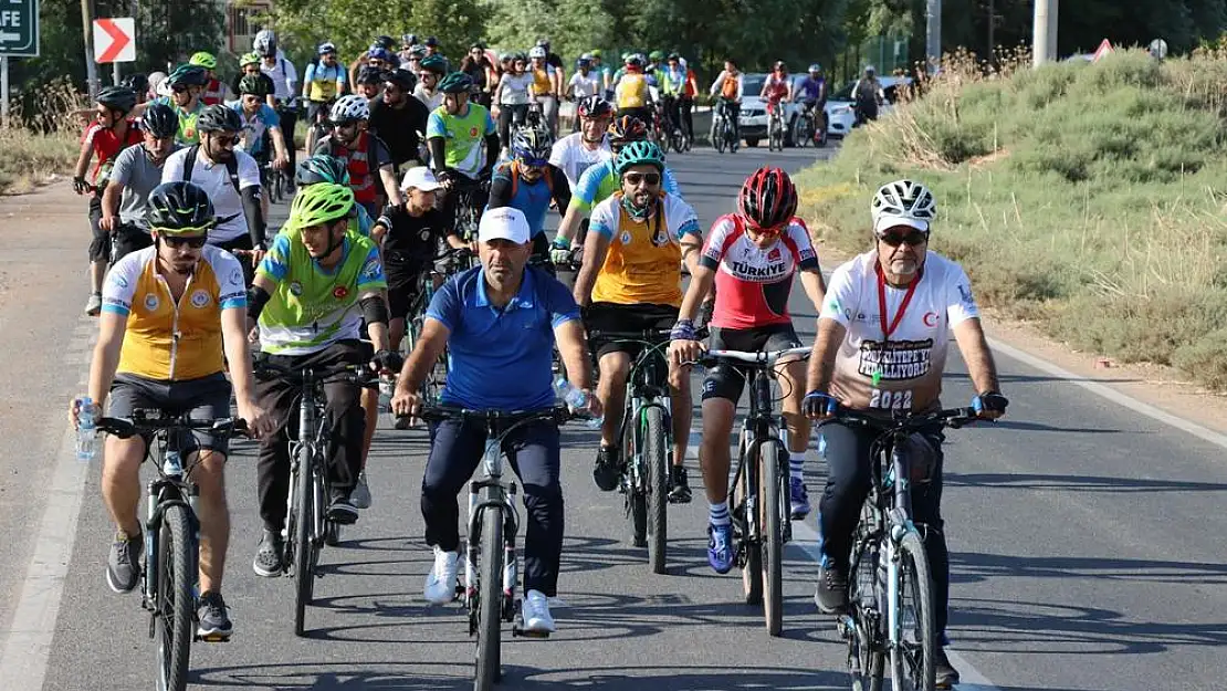 Bisiklet tutkunları Klaus Schmidt için pedal çevirdi