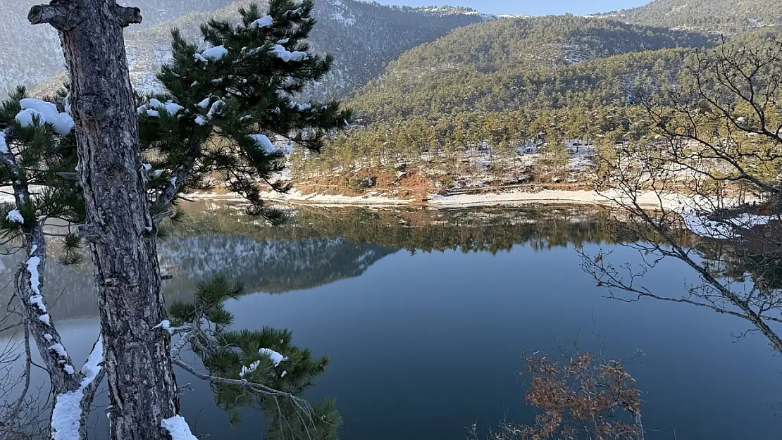 Boraboy Gölü kar manzarasıyla da büyüledi