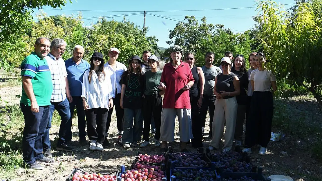 Bornova Belediyesi çiftçinin yanında