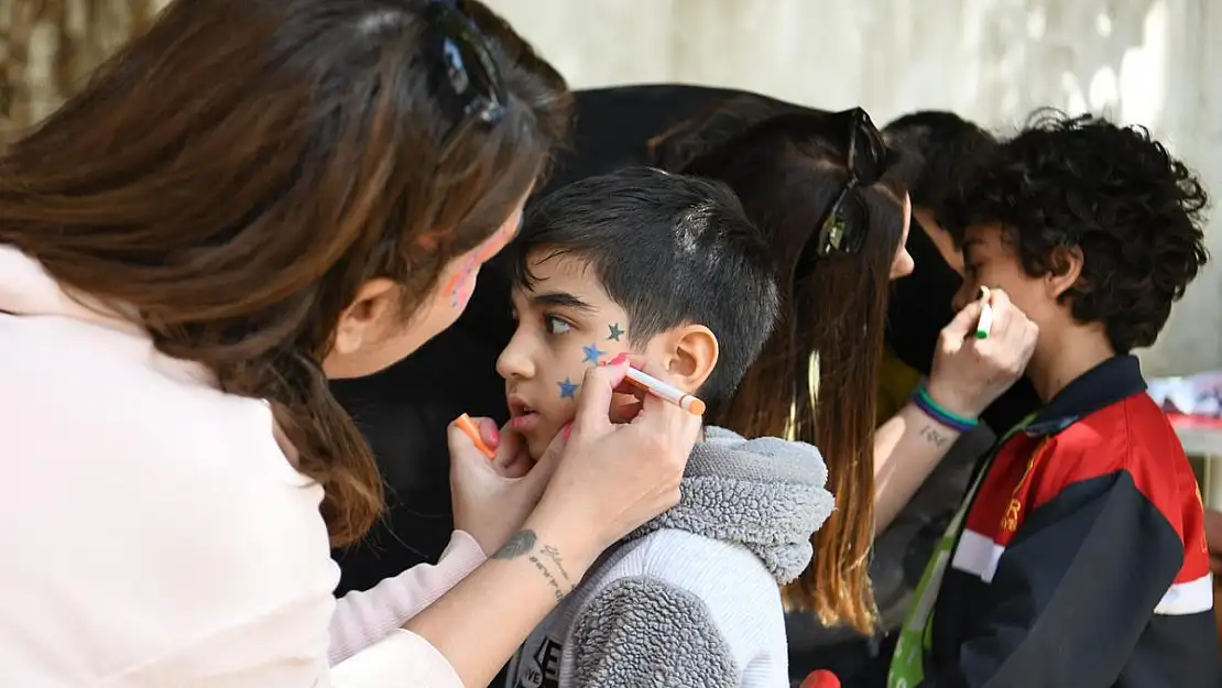 Bornova Belediyesi'nden depremzede çocuklara moral etkinliği