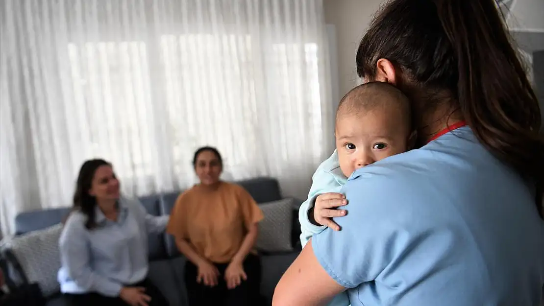 Bornova Belediyesi'nden yeni doğanlara özel hediye paketi