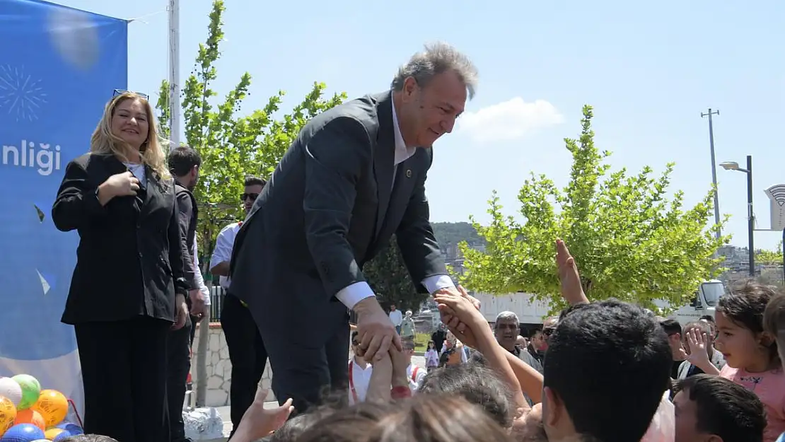 Bornova Çamkule'de gökyüzü uçurtmalarla renklendi