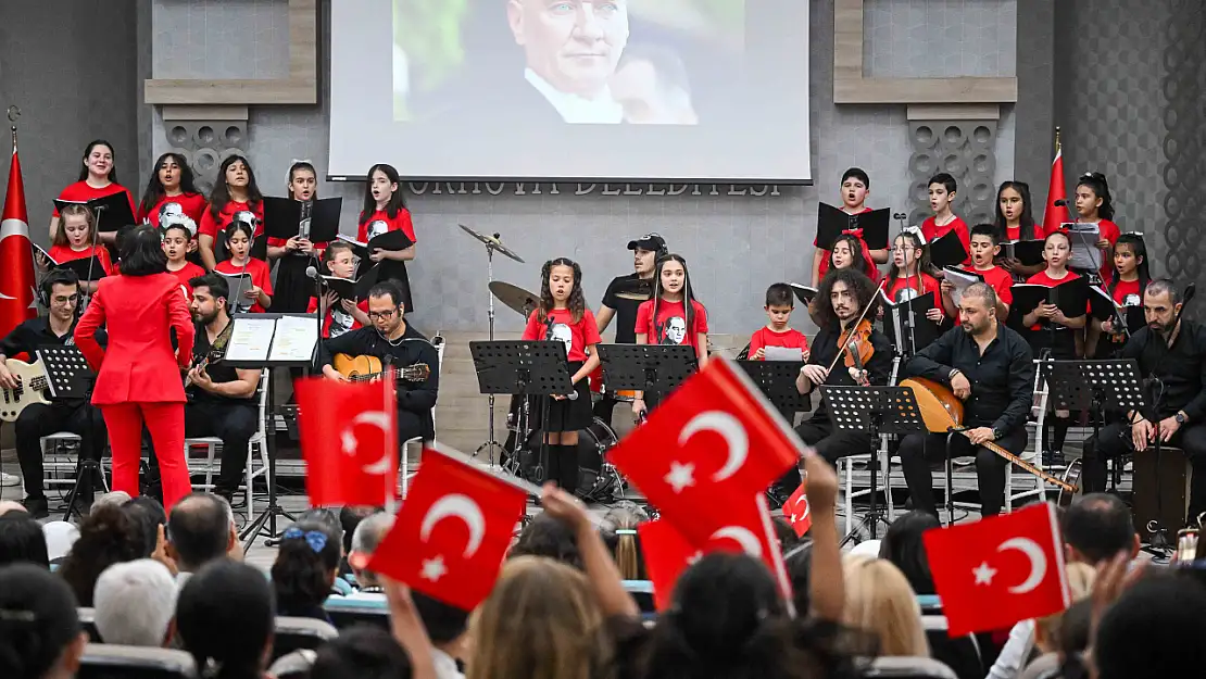 Bornova'da 23 Nisan'ın kalbi miniklerle attı
