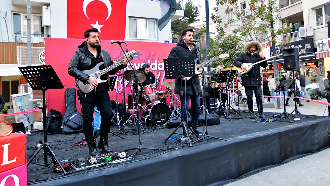 Bornova'da aşk ve müzik dolu bir gece