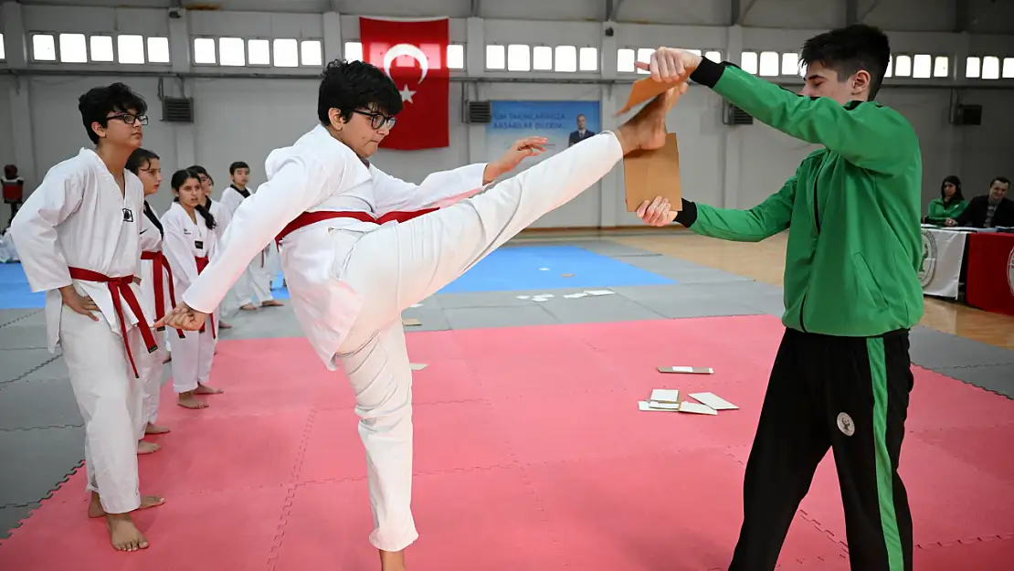 Bornova'da Taekwondo heyecanı: 95 Sporcu kuşak atladı!