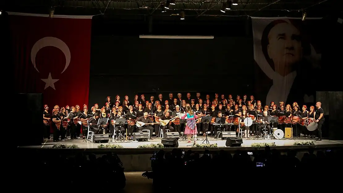 Bornova'da ‘Halk Dansları Festivali’ düzenlendi