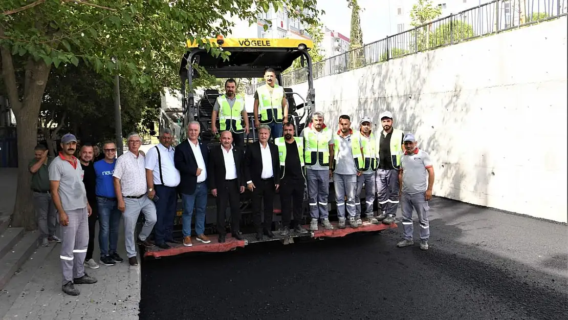 Bornova'da yollar yenileniyor