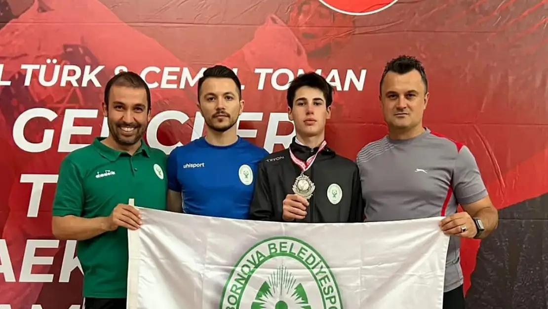 Bornovalı Bekir Osmanoğlu Taekwondo Türkiye ikincisi oldu