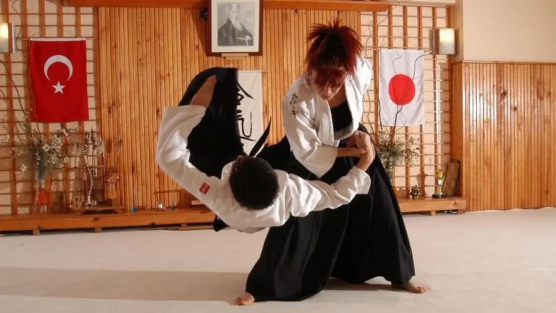 Bostanlı'da kadınlara özel aikido sporu