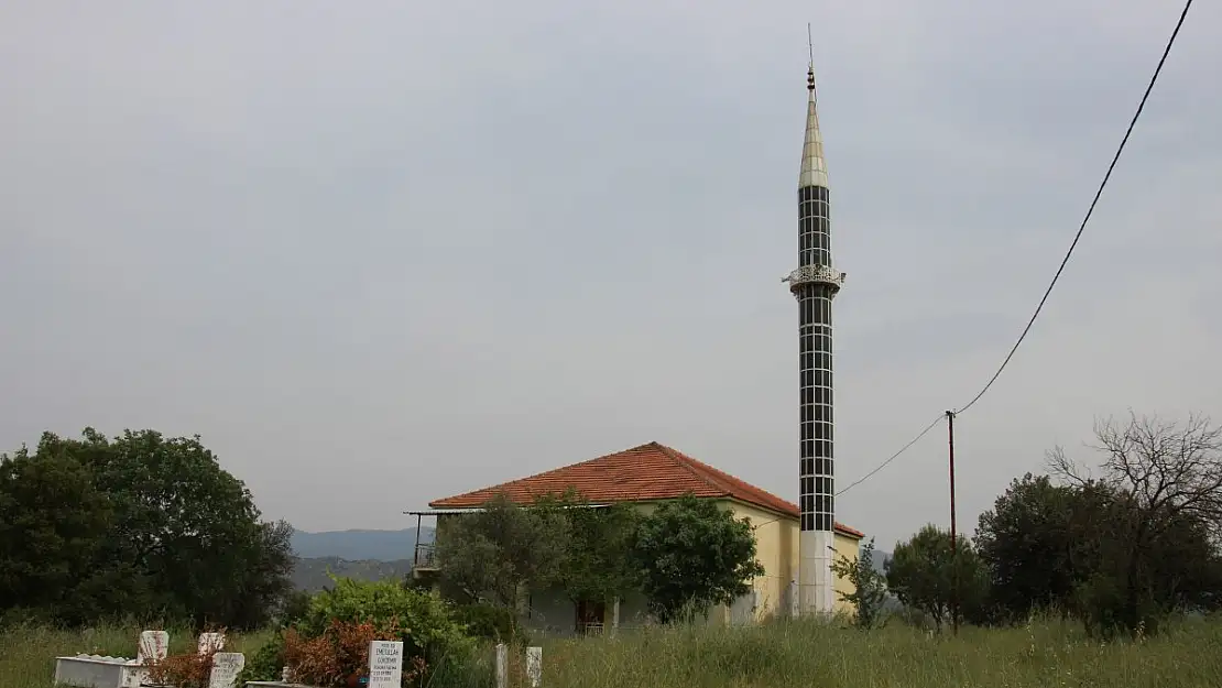 Bu köyün bayramlık camisi var.