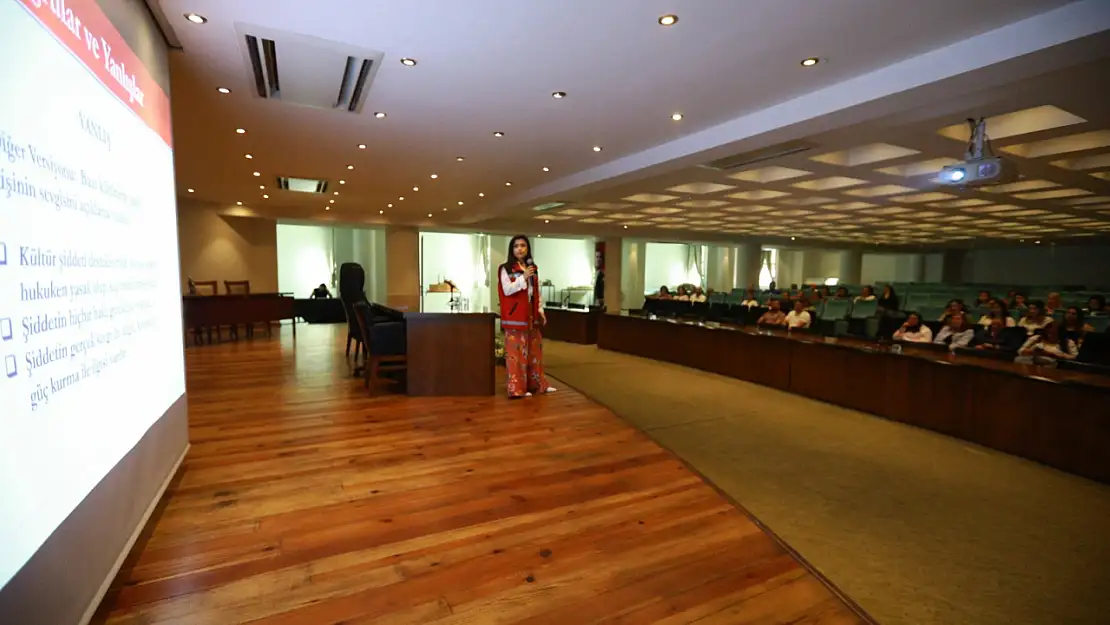 Bu seminer çok konuşulur! Belediye çalışanlarına anlatılan gerçek tüyler ürpertti