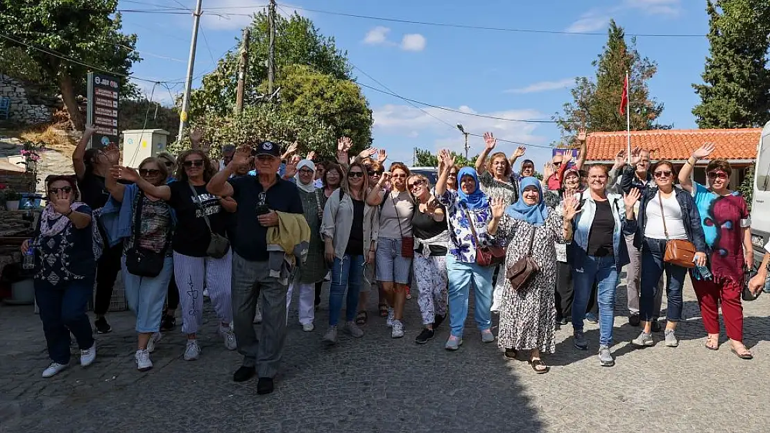 Buca Belediyesi’nin gezileri vatandaşlara moral oldu