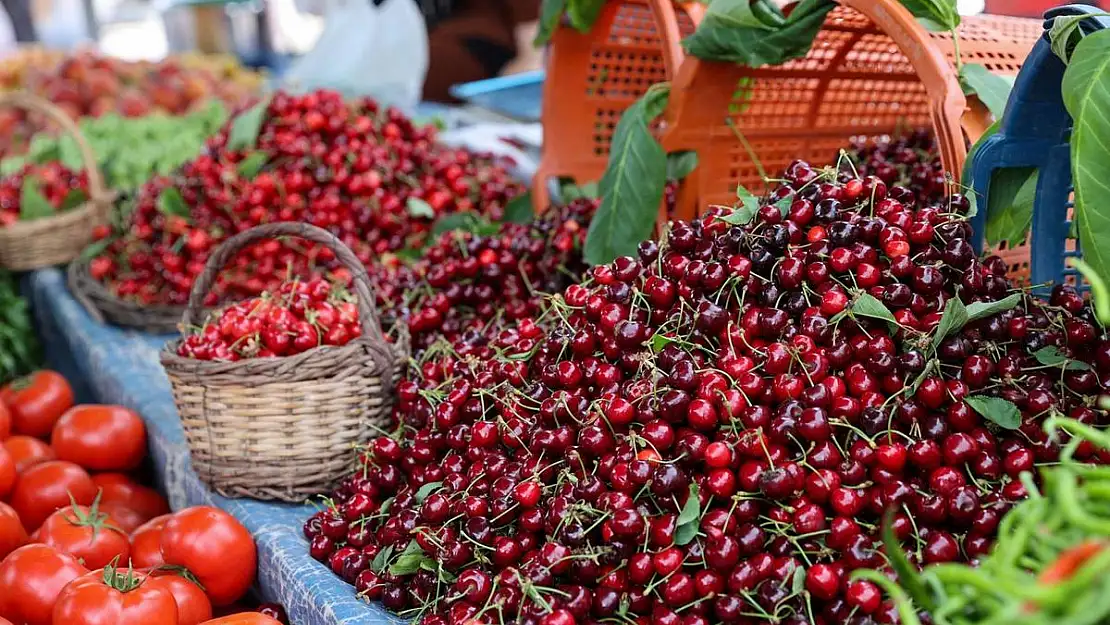 Buca Kiraz Festivali’nde Başkanlar Keşkek Dövdü