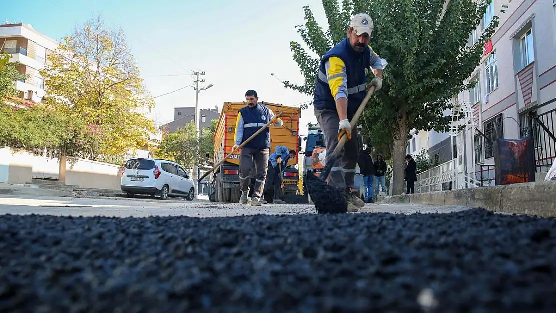 Buca’da asfalt çalışmaları devam ediyor