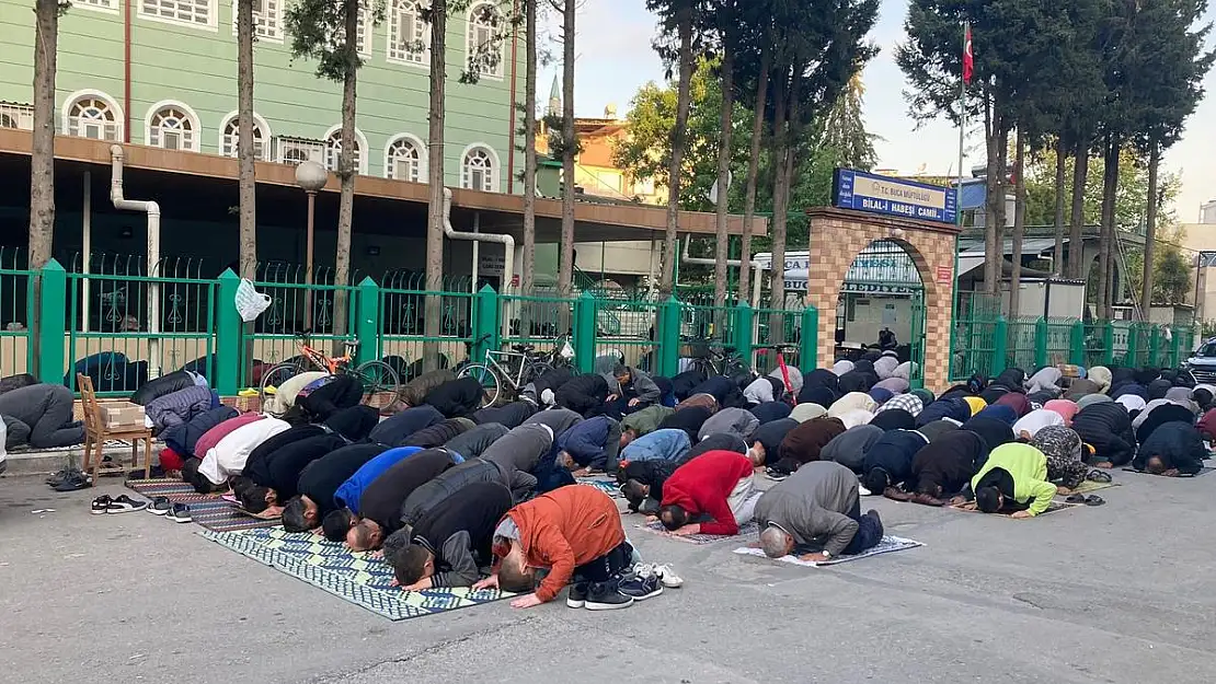 Buca’da bayram namazı yoğunluğu