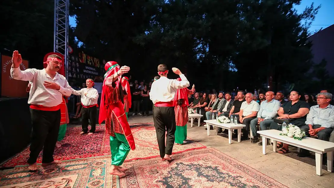 Buca'da 'Madımak' için duygusal anma töreni