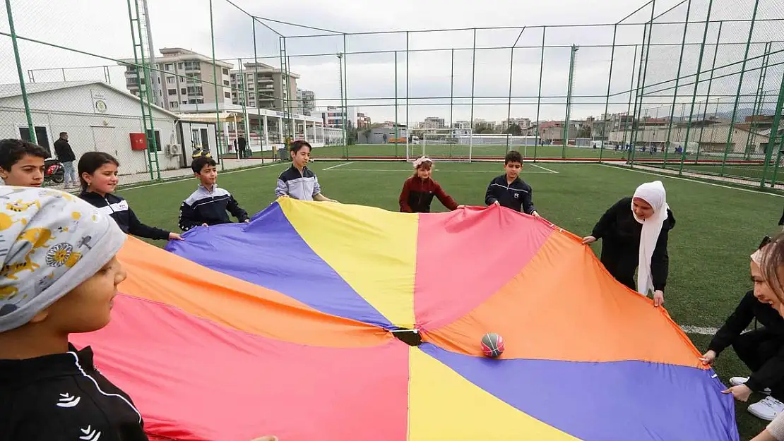 Buca'dan depremzede çocuklara moral etkinliği  