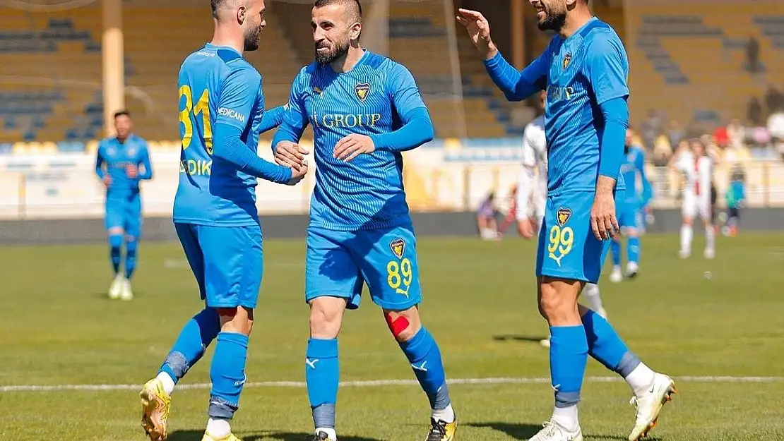 Bucaspor, 3 oyuncuya yüklendi