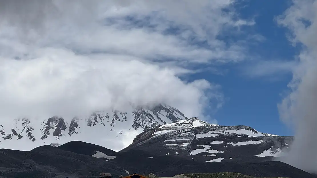 Burası Alpler değil, Türkiye! Erciyes Dağı bulutlarla kaplandı, izleyenler hayran kaldı