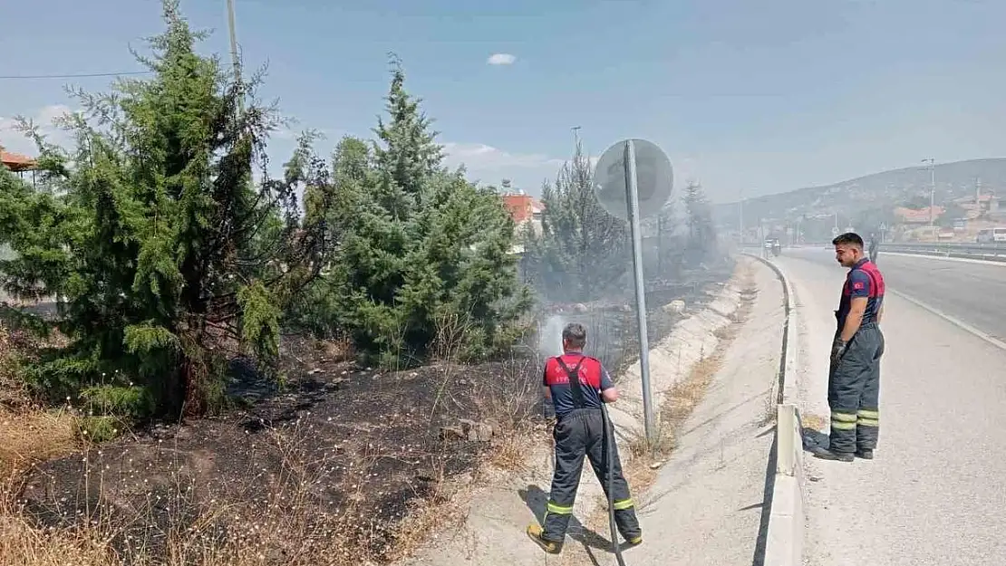 Burdur’da araçtan atılan sigara izmariti yangına sebep oldu