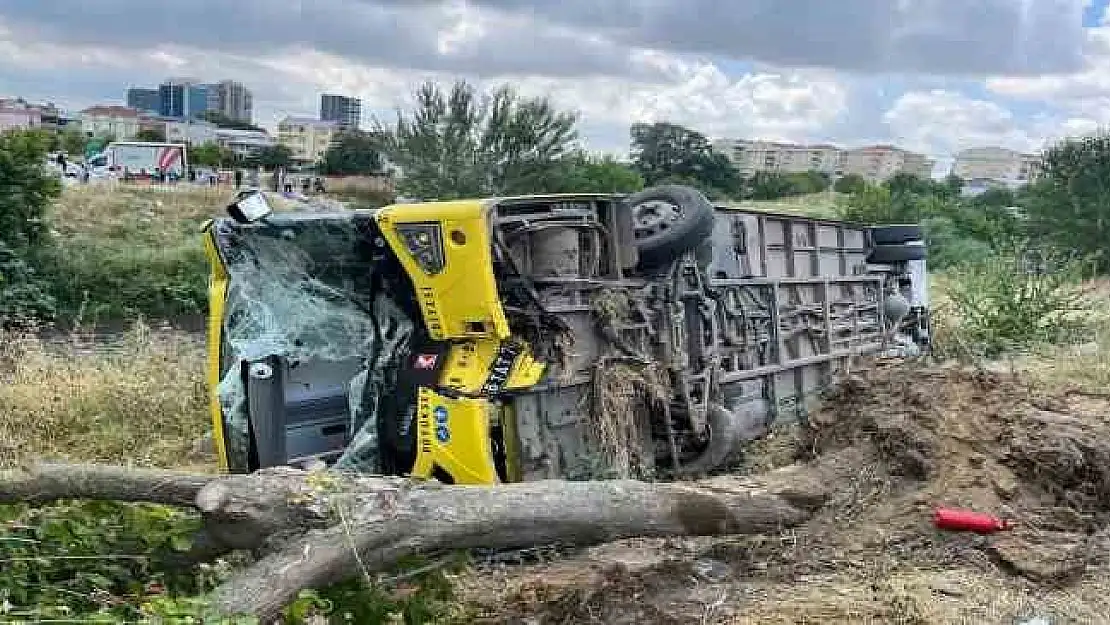 Bursa'da yolcu otobüsü kaza yaptı: 10 yaralı