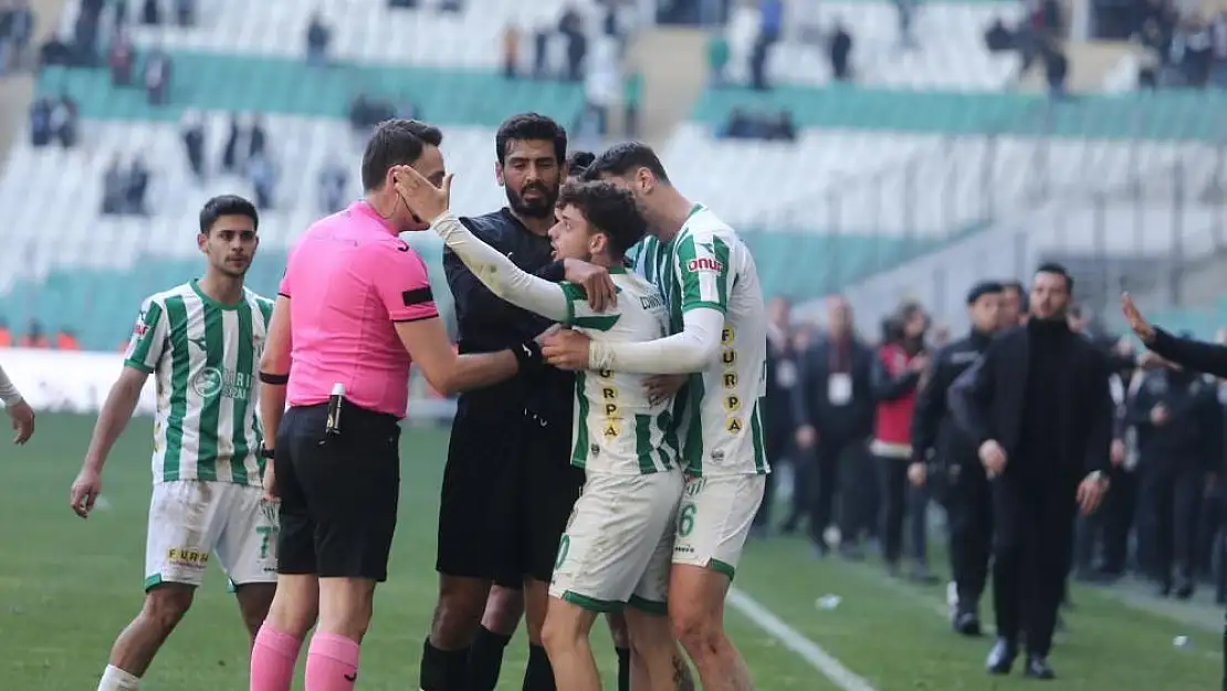 Bursaspor-Diyarbekirspor maçında ortalık karıştı