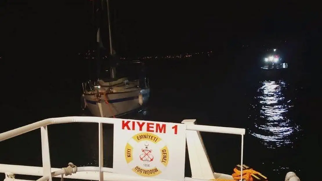 Çanakkale Boğazı’nda sürüklenen tekne kurtarıldı