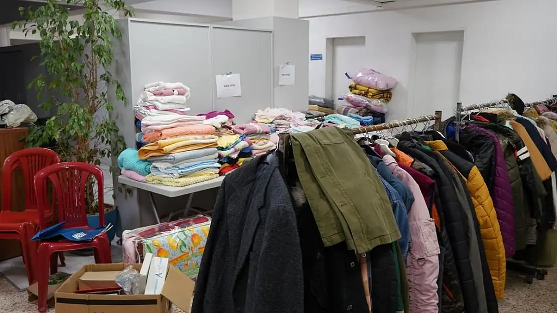 Çeşme Belediyesi, depremzedeler için ücretsiz butik açtı