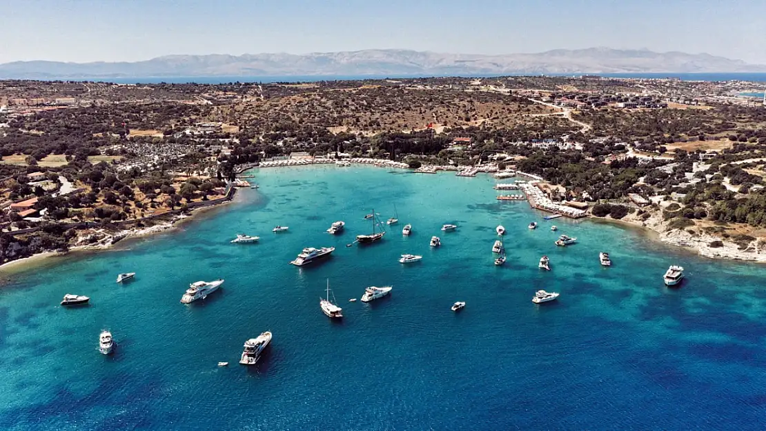 Çeşme'de bu koyda halk plajı yok ama gençlik buraya akın ediyor!