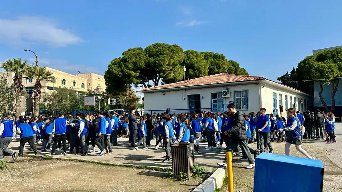 Çeşme'de deprem ve yangın tahliye tatbikatı yapıldı