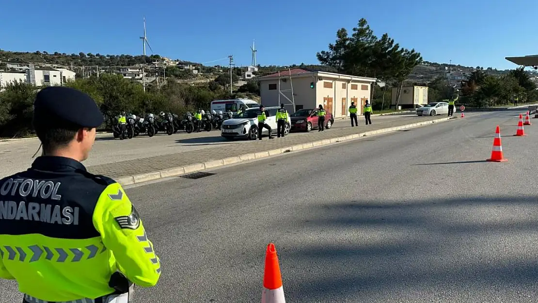 Çeşme'de düzensiz göçmen alarmı: Çok sayıda gözaltı