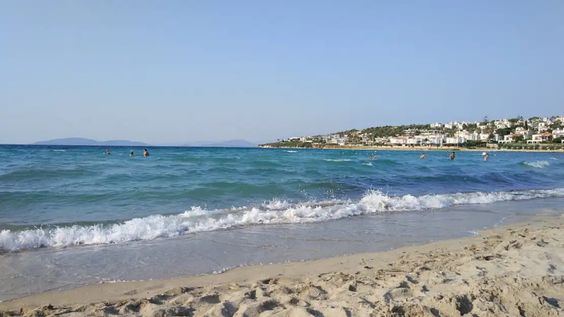 Çeşme'de Ilıca unutuldu! Serin suyu, ince kumu ve sessizliğiyle dikkat çeken o plaj hâlâ keşfedilmedi…