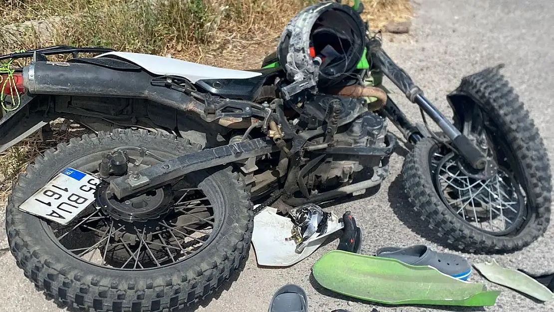 Çeşme'de motosiklet kamyona çarptı: 1 ölü