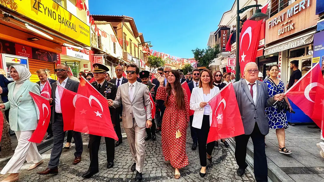 Çeşme'nin Kurtuluşu'nun 102. yılı coşkuyla kutlandı