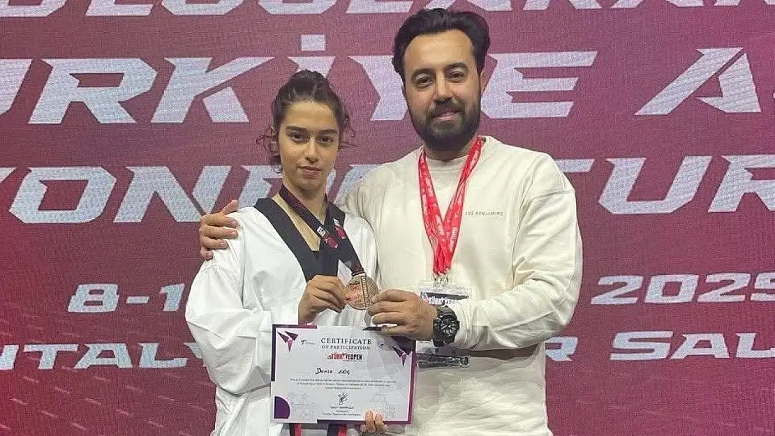 Çeşme'nin Taekwondo tarihinde ilk: Deniz Koç milli takımda!