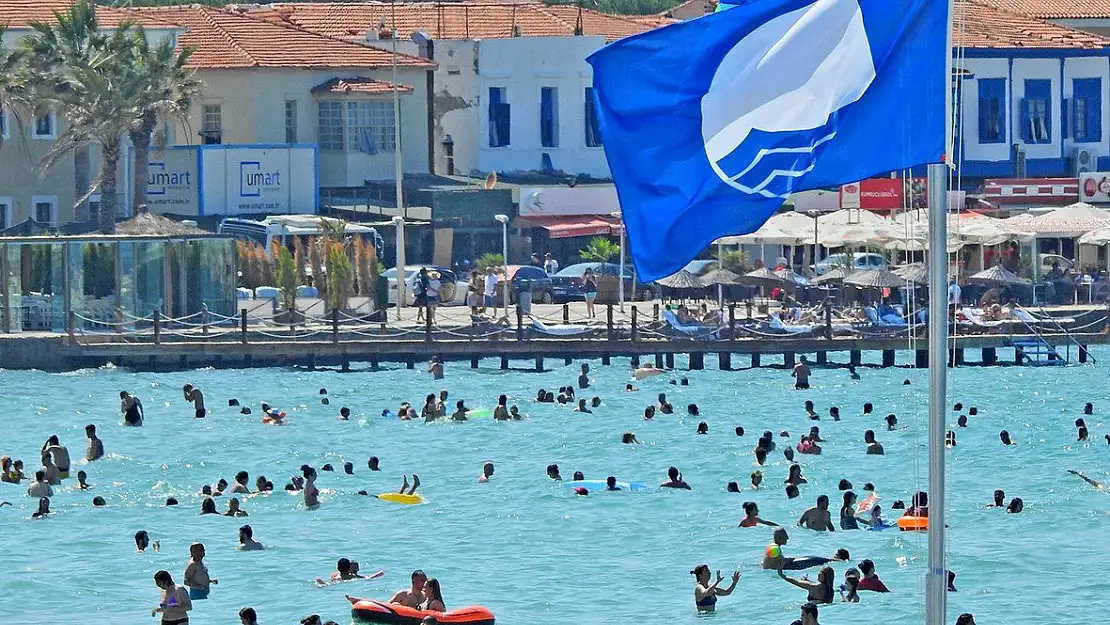 Çeşme’de 13 plaja ve 3 marinaya Mavi Bayrak