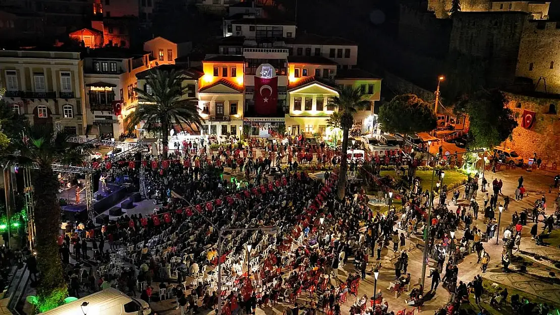 Çeşme'de Cumhuriyet coşkusu meydanlara taşacak