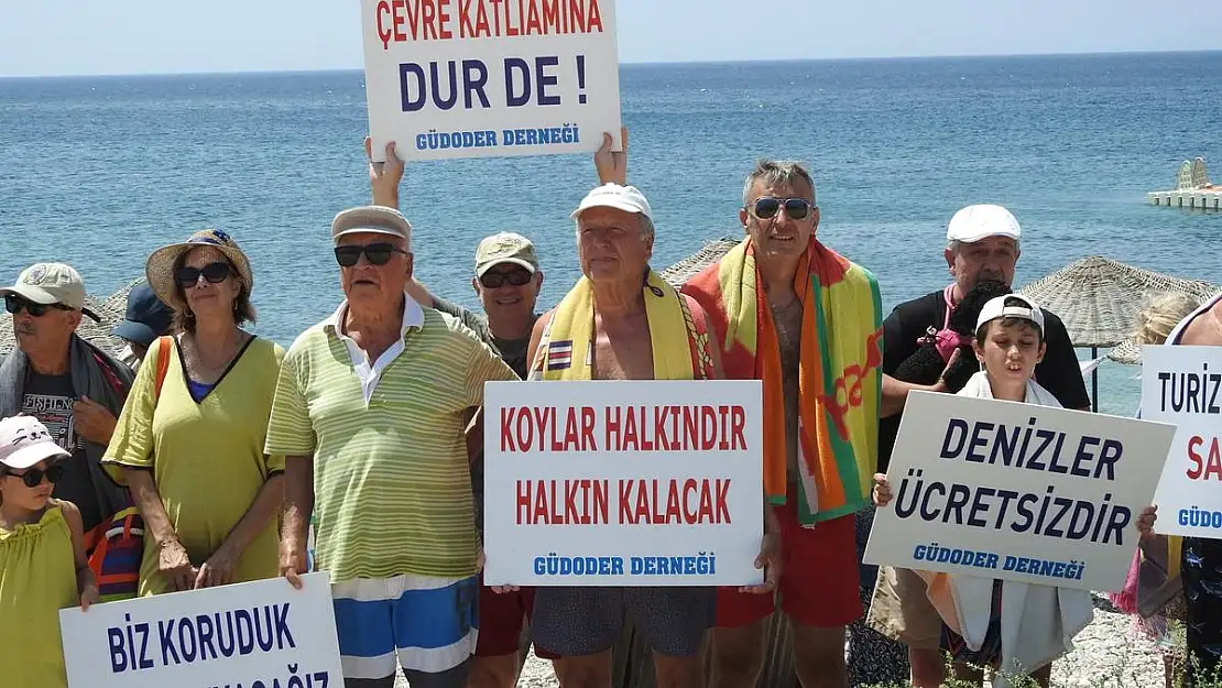 Çeşme’de ‘havlulu’ protesto devam ediyor