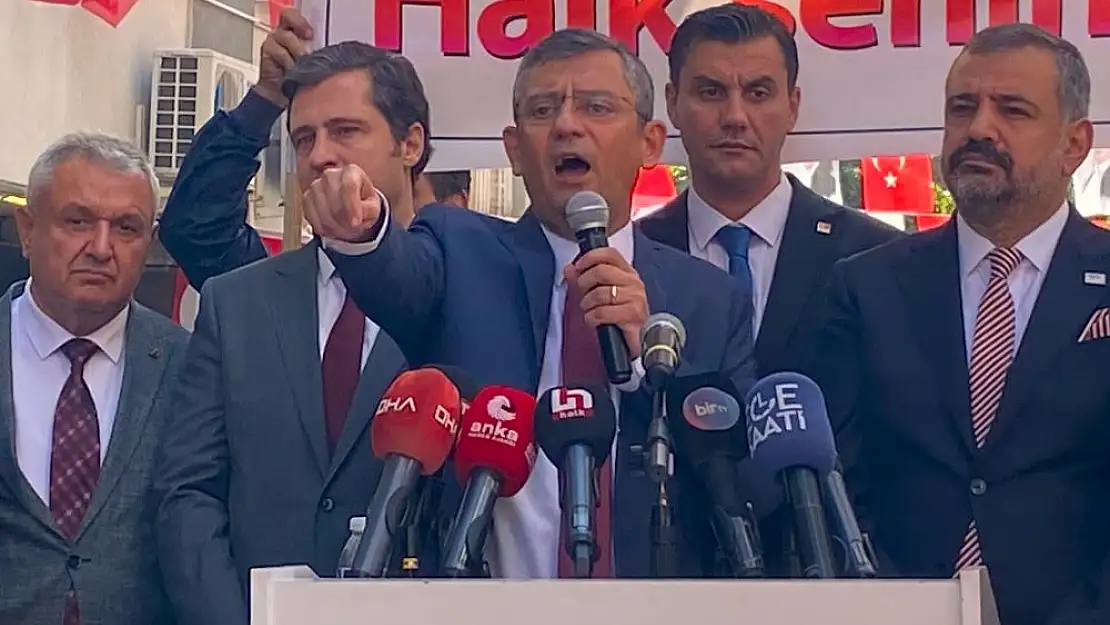 CHP Genel Başkan Adayı Özgür Özel İzmir’de delegelerle bir araya geldi