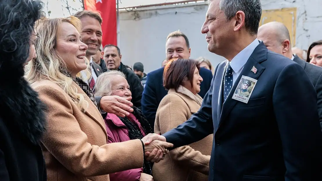 CHP lideri Özel Konak'a geliyor: Açılışa davet